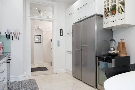 tendencias decoración interiores 2013 tendencias deco 2013 blanco negro suelo espigado madera suelo baldosas hidraúlicas sillas 7 fritz hansen arne jacobsen silla mariposa cuero negro silla eames eiffel negra muebles de ikea moldura en el techo lámparas de diseño estanterías de metal eames rocking chair blanca diseño hogar diseño de interiores decoración nórdica decoración habitación infantil decoración estilo nórdico decoración escandinava decoración en blanco y negro decoración en blanco decoración de interiores decoración blanco y negro cuadro sueco ojos cocinas modernas cocinas blancas chandelier cálido papel de pared blog interiorismo blog interiores blog estilo nórdico blog decoración artículos hogar ikea alfombra blanco negro gris 