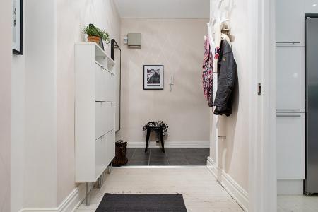 tendencias decoración interiores 2013 tendencias deco 2013 blanco negro suelo espigado madera suelo baldosas hidraúlicas sillas 7 fritz hansen arne jacobsen silla mariposa cuero negro silla eames eiffel negra muebles de ikea moldura en el techo lámparas de diseño estanterías de metal eames rocking chair blanca diseño hogar diseño de interiores decoración nórdica decoración habitación infantil decoración estilo nórdico decoración escandinava decoración en blanco y negro decoración en blanco decoración de interiores decoración blanco y negro cuadro sueco ojos cocinas modernas cocinas blancas chandelier cálido papel de pared blog interiorismo blog interiores blog estilo nórdico blog decoración artículos hogar ikea alfombra blanco negro gris 