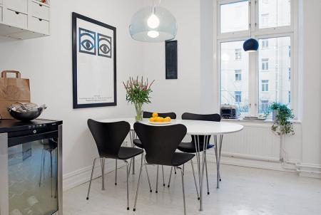 tendencias decoración interiores 2013 tendencias deco 2013 blanco negro suelo espigado madera suelo baldosas hidraúlicas sillas 7 fritz hansen arne jacobsen silla mariposa cuero negro silla eames eiffel negra muebles de ikea moldura en el techo lámparas de diseño estanterías de metal eames rocking chair blanca diseño hogar diseño de interiores decoración nórdica decoración habitación infantil decoración estilo nórdico decoración escandinava decoración en blanco y negro decoración en blanco decoración de interiores decoración blanco y negro cuadro sueco ojos cocinas modernas cocinas blancas chandelier cálido papel de pared blog interiorismo blog interiores blog estilo nórdico blog decoración artículos hogar ikea alfombra blanco negro gris 