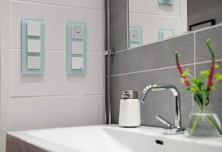 tendencias decoración interiores 2013 tendencias deco 2013 blanco negro suelo espigado madera suelo baldosas hidraúlicas sillas 7 fritz hansen arne jacobsen silla mariposa cuero negro silla eames eiffel negra muebles de ikea moldura en el techo lámparas de diseño estanterías de metal eames rocking chair blanca diseño hogar diseño de interiores decoración nórdica decoración habitación infantil decoración estilo nórdico decoración escandinava decoración en blanco y negro decoración en blanco decoración de interiores decoración blanco y negro cuadro sueco ojos cocinas modernas cocinas blancas chandelier cálido papel de pared blog interiorismo blog interiores blog estilo nórdico blog decoración artículos hogar ikea alfombra blanco negro gris 