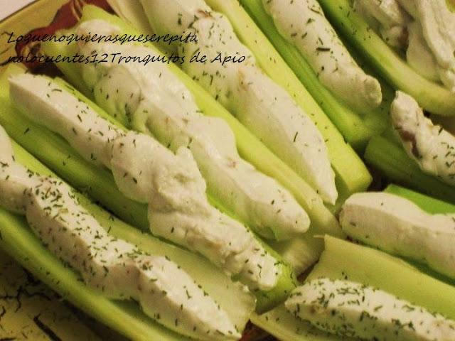 Tronquitos de apio rellenos de queso de nueces