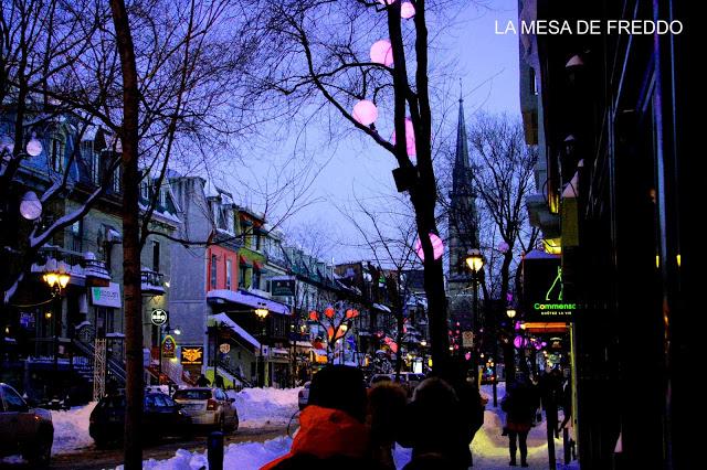 La Rue St-Denis.  Para caminar y comer.