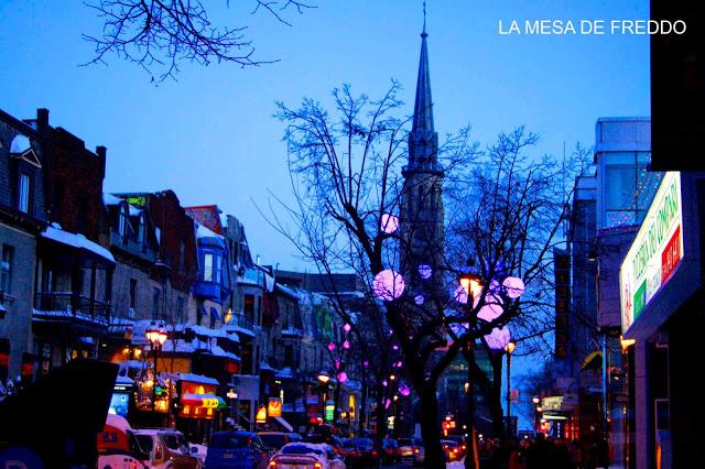 La Rue St-Denis.  Para caminar y comer.