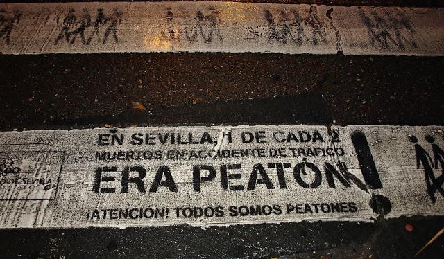 !Peligro¡ ... un peatón.