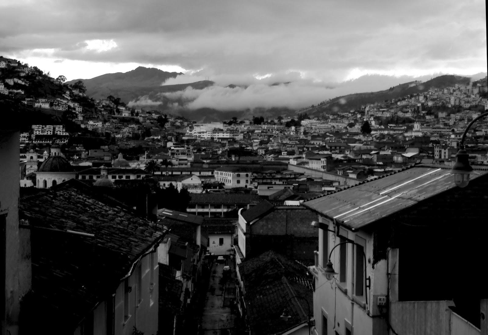 En un callejón!!, por Tania Carrera García