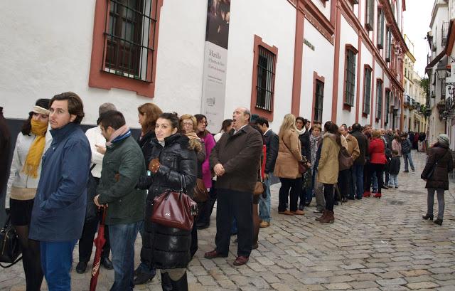 ¡Qué nos gusta una cola!. Fin de la Exposición de Murillo-Justino de Neve.