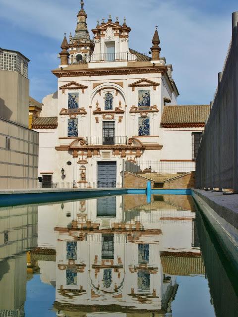 La fachada de la Iglesia de la Caridad.