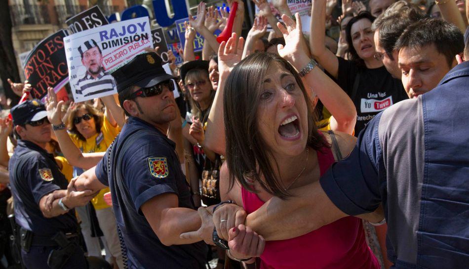 Las singulares protestas en España contra escándalos de corrupción y recortes de dinero