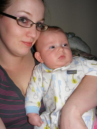 Cargar al bebé en brazos