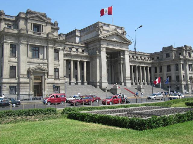 Callejeando en Lima: desde el Palacio Francés hasta el Parque de la Exposición