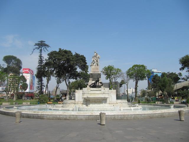 Callejeando en Lima: desde el Palacio Francés hasta el Parque de la Exposición