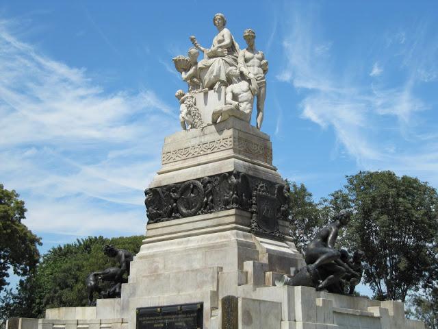 Callejeando en Lima: desde el Palacio Francés hasta el Parque de la Exposición