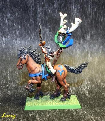 Mago de los Elfos Silvano montando un corcel élfico