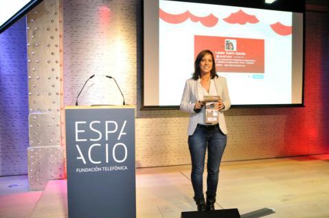 Recogiendo su premio a la Tuitera más Geek