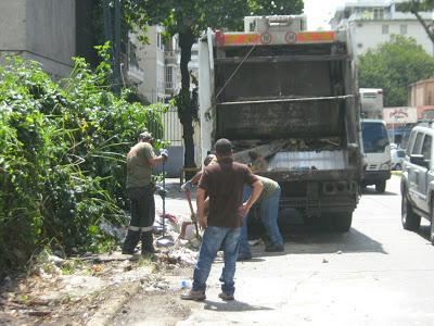 EL RECREO COMUNA EJE Nº 5-Recoleccion de escombros y basura Hoyo de Las Delicias