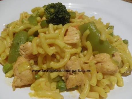 Fideuá con pollo y verduras