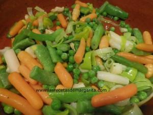 Fideuá con pollo y verduras