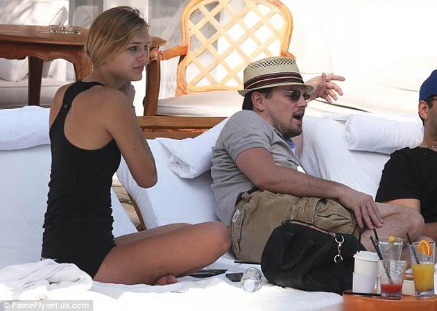 Leonardo DiCaprio, de vacaciones y rodeado de hermosas mujeres (+fotos)