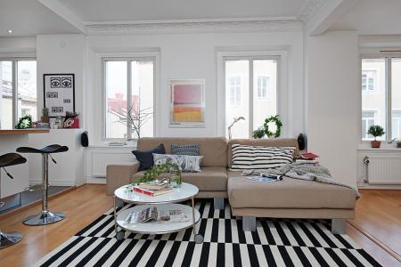 ventanas de doble o triple cristal suelos de madera muebles de jardín muebles de exterior luces de ambiente jacuzzi de madera en la terraza interiores diafanos hogares refugios diseño escandinavo diseño diafano diseño de interiores diseño de exteriores decoración sueca decoración nórdica decoración en europa decoración diáfana decoración de salones decoración de invierno decoración de interiores decoración de duplex y aticos decoración de dormitorios decoración de cocinas abiertas cocinas modernas cocinas blancas calefacción por suelo radiante y chimenea blog de interiores blog de estilo nórdico blog de decoración 