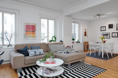 ventanas de doble o triple cristal suelos de madera muebles de jardín muebles de exterior luces de ambiente jacuzzi de madera en la terraza interiores diafanos hogares refugios diseño escandinavo diseño diafano diseño de interiores diseño de exteriores decoración sueca decoración nórdica decoración en europa decoración diáfana decoración de salones decoración de invierno decoración de interiores decoración de duplex y aticos decoración de dormitorios decoración de cocinas abiertas cocinas modernas cocinas blancas calefacción por suelo radiante y chimenea blog de interiores blog de estilo nórdico blog de decoración 