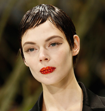 Labios de cristal en el desfile de Christian Dior Couture, Spring 2013