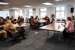 Las economías se reponen más rápidamente de las crisis cuando las respuestas se centran en las necesidades de las mujeres