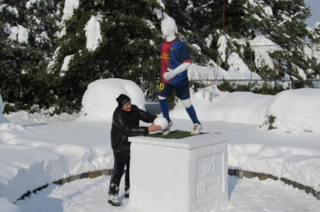 Estatua de nieve de Lionel Messi,  en Croacia