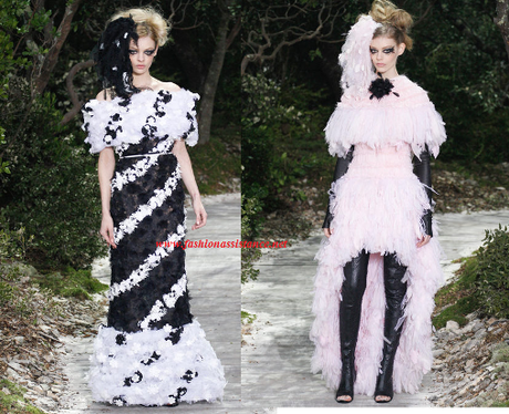 Chanel cerró su desfile de Alta Costura con dos novias idénticas