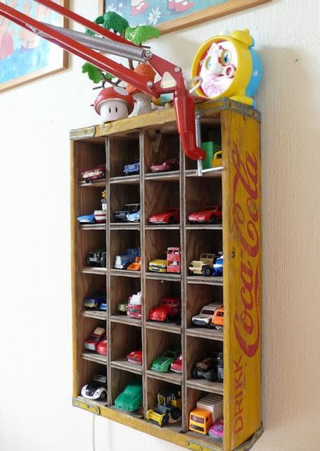 Botellero_cocacola_reciclado_para_decorar_cuarto_infantil