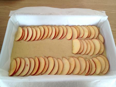 recetas rapidas de bizcocho recetas faciles para transportar recetas faciles de tartas recetas faciles de pasteles recetas faciles recetas delikatissen recetas de frutas recetas con yogur recetas con ingredientes sencillos postres Receta de Bizcocho de vainilla y manzana receta bizcocho yogur usar vaso yogur como medida postres rapidos horno postres para el café postres delikatissen postres con manzana y yogur fotos postres delikatissen fotos de postres decorar con frutas blog delikatissen viernes dulce blog de recetas postres faciles blog de recetas caseras postres bizcocho de yogur bizcocho de vainilla bizcocho de manzana 