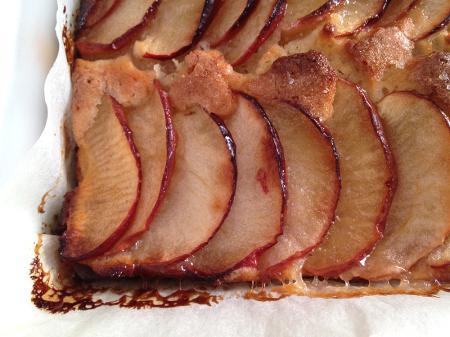 recetas rapidas de bizcocho recetas faciles para transportar recetas faciles de tartas recetas faciles de pasteles recetas faciles recetas delikatissen recetas de frutas recetas con yogur recetas con ingredientes sencillos postres Receta de Bizcocho de vainilla y manzana receta bizcocho yogur usar vaso yogur como medida postres rapidos horno postres para el café postres delikatissen postres con manzana y yogur fotos postres delikatissen fotos de postres decorar con frutas blog delikatissen viernes dulce blog de recetas postres faciles blog de recetas caseras postres bizcocho de yogur bizcocho de vainilla bizcocho de manzana 