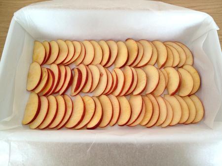 recetas rapidas de bizcocho recetas faciles para transportar recetas faciles de tartas recetas faciles de pasteles recetas faciles recetas delikatissen recetas de frutas recetas con yogur recetas con ingredientes sencillos postres Receta de Bizcocho de vainilla y manzana receta bizcocho yogur usar vaso yogur como medida postres rapidos horno postres para el café postres delikatissen postres con manzana y yogur fotos postres delikatissen fotos de postres decorar con frutas blog delikatissen viernes dulce blog de recetas postres faciles blog de recetas caseras postres bizcocho de yogur bizcocho de vainilla bizcocho de manzana 