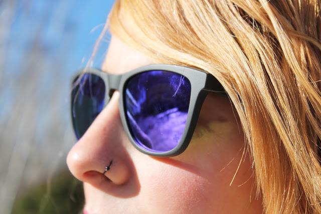 Look Navy + botas XXL+ gafas espejo