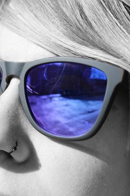 Look Navy + botas XXL+ gafas espejo