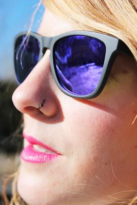 Look Navy + botas XXL+ gafas espejo