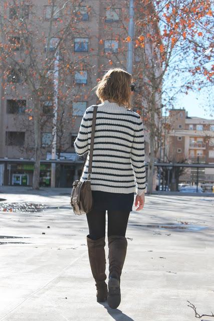 Look Navy + botas XXL+ gafas espejo