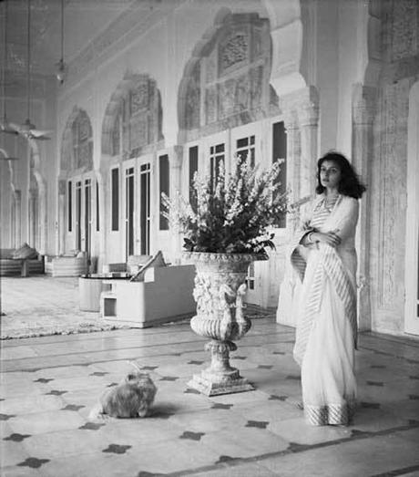 Gayatri Devi en su palacio en 1940
