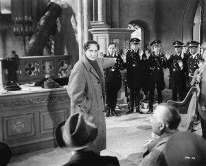 Holmes combatiendo a los Nazis en La voz del terror (1943)