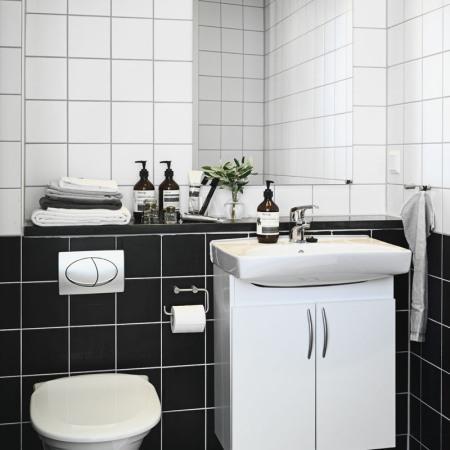 Estilo nórdico tirando a minimalista suelo madera sillas de diseño olivos en macetas luz nordica decoración Estilo nórdico tirando a minimalista estilo nórdico estilo escandinavo diseño de interiores decoración sencilla nórdica decoración nórdica decoración moderna minimalista gris decoración madera decoración escandinava decoración de interiores decoración cocinas decoración cálida gris cojines lana algodon hechos a mano cocinas modernas cocinas madera y blanco cocinas blancas calefacción por suelo radiante blog tendencias decoración blog nórdico blog interiorismo blog interiores blog escandinavo blog decoración