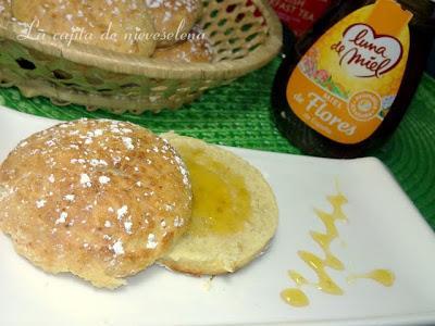 Scones al aroma de azahar con miel