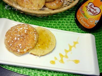 Scones al aroma de azahar con miel