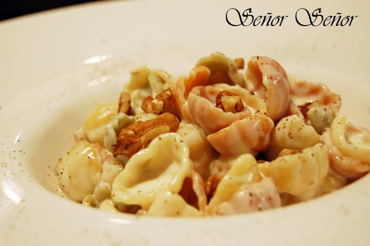 Pasta con salsa de queso Gorgonzola y nueces