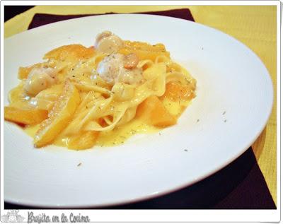 Tagliatelle con vieiras y salsa de naranja