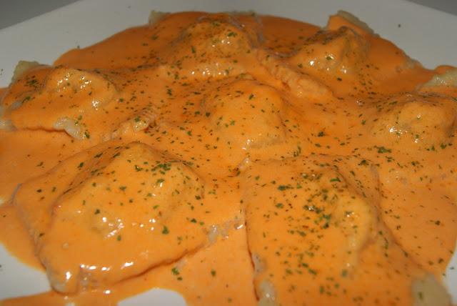 Raviolis caseros rellenos de marisco