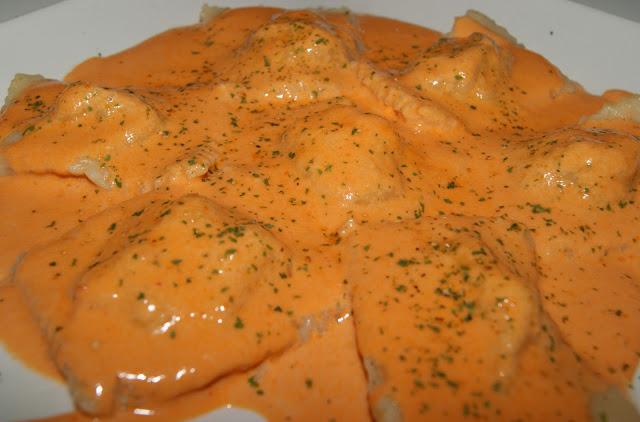 Raviolis caseros rellenos de marisco