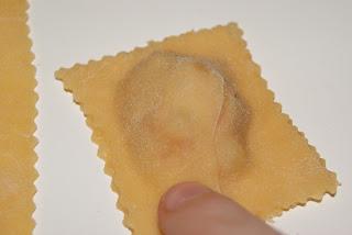 Raviolis caseros rellenos de marisco