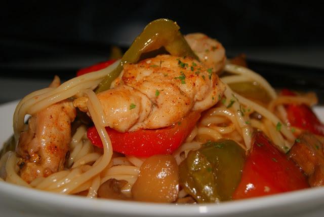 Fideos chinos con pollo y gambas