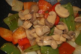 Fideos chinos con pollo y gambas