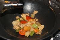 Fideos chinos con pollo y gambas