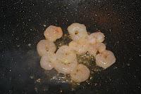 Fideos chinos con pollo y gambas